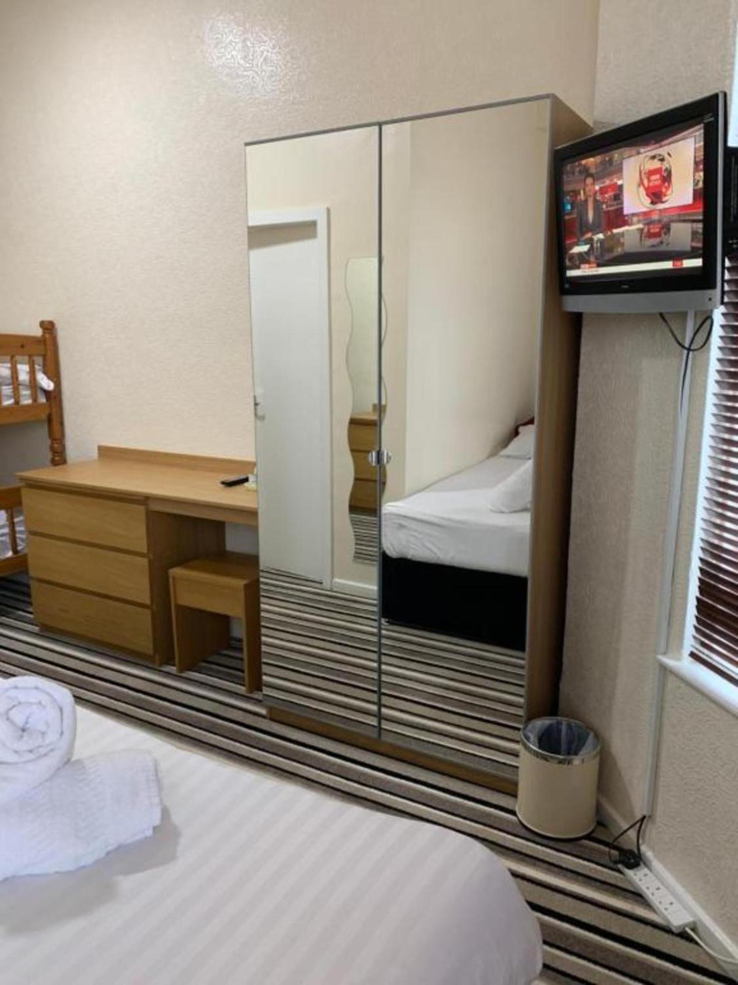 Oyo Wave Crest Hotel Blackpool Esterno foto