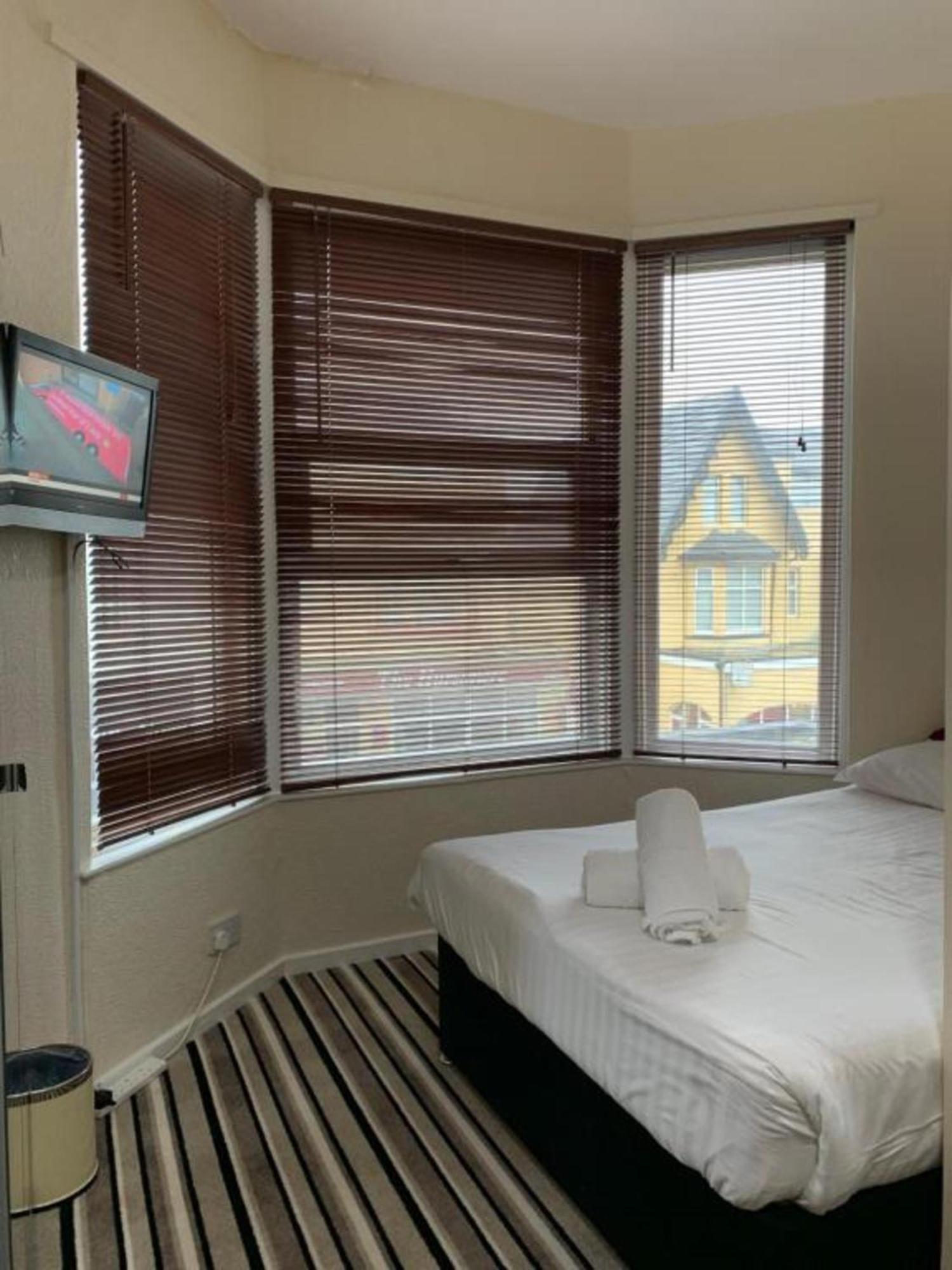 Oyo Wave Crest Hotel Blackpool Esterno foto
