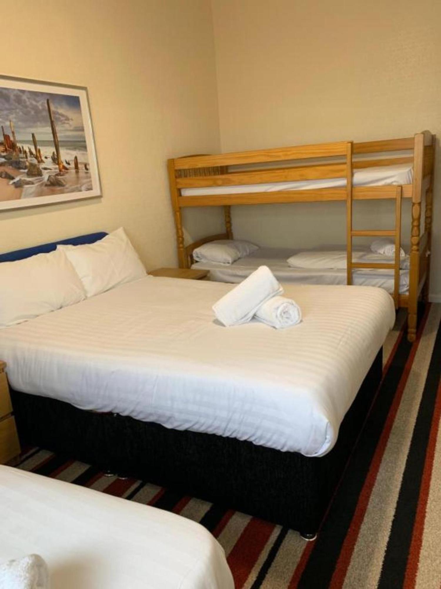 Oyo Wave Crest Hotel Blackpool Esterno foto