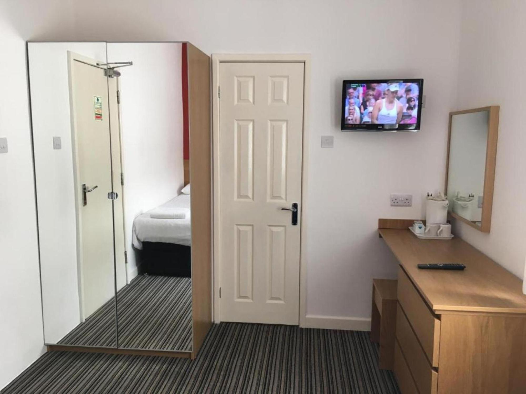 Oyo Wave Crest Hotel Blackpool Esterno foto