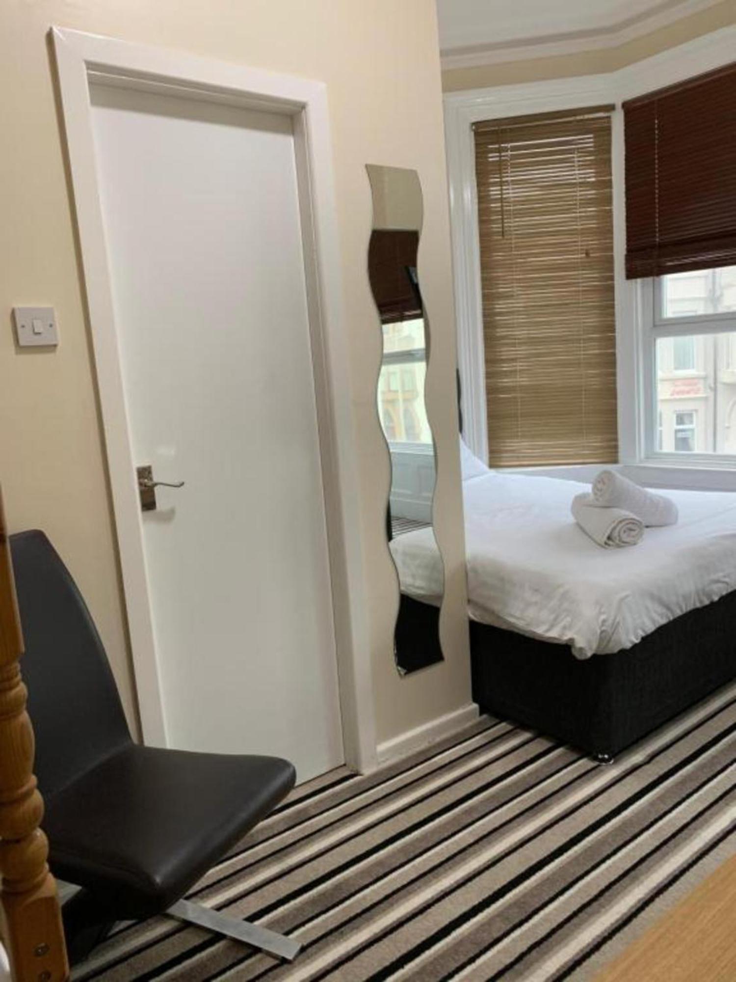 Oyo Wave Crest Hotel Blackpool Esterno foto