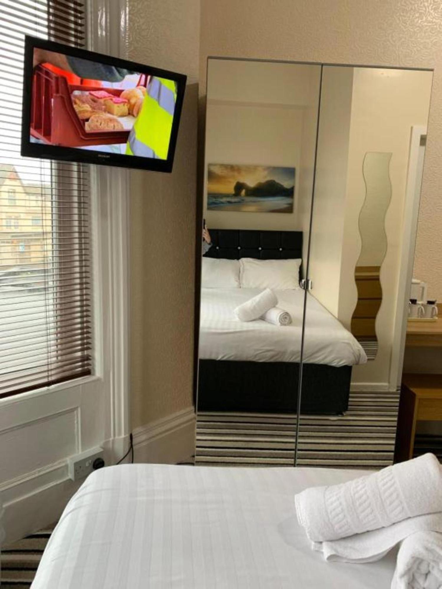 Oyo Wave Crest Hotel Blackpool Esterno foto