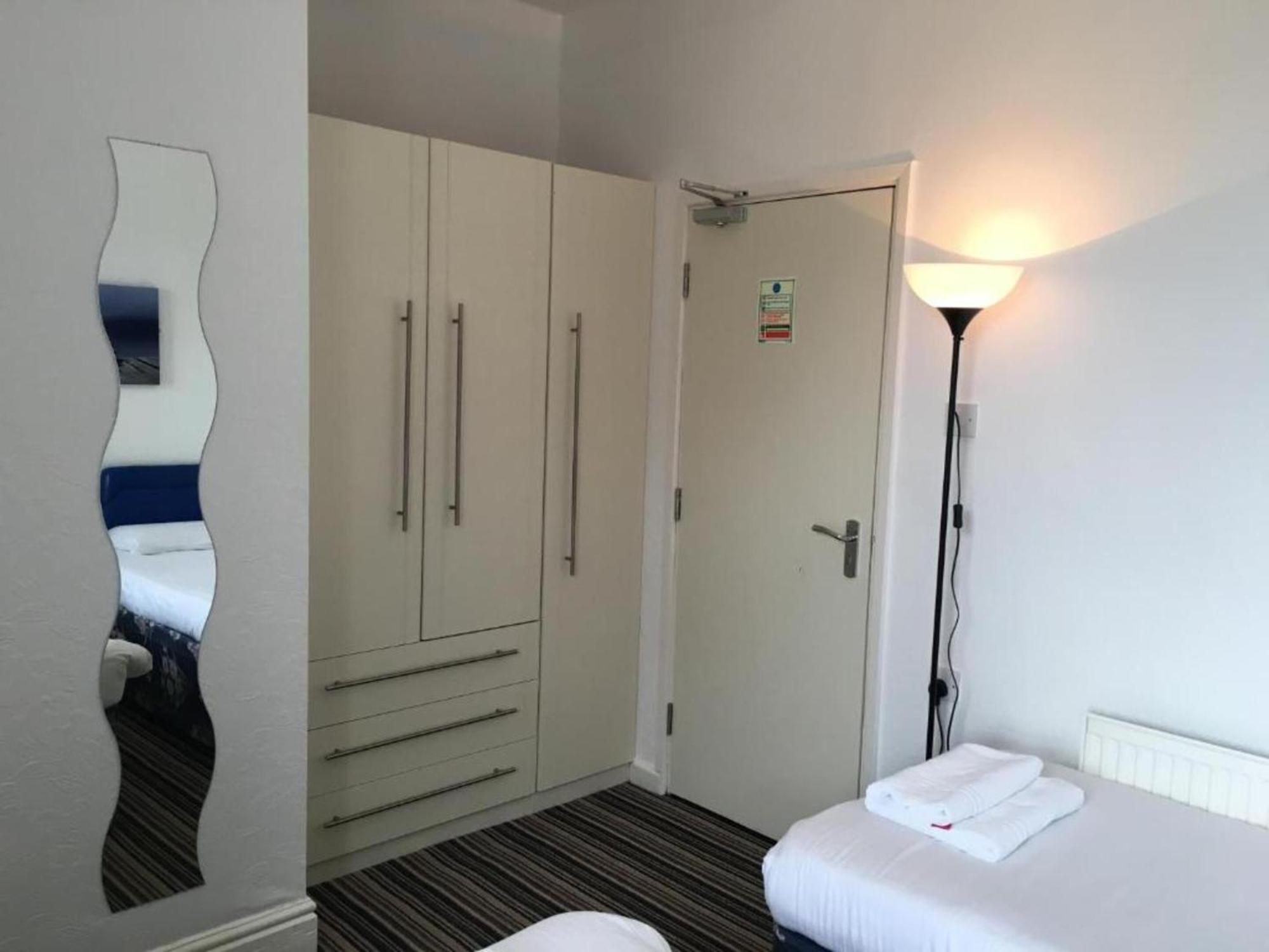 Oyo Wave Crest Hotel Blackpool Esterno foto